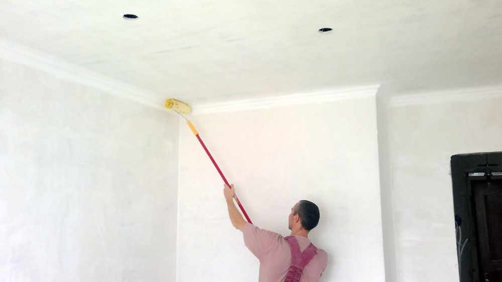 You are currently viewing Salle de bain : comment peindre le plafond sans faire de trace ?